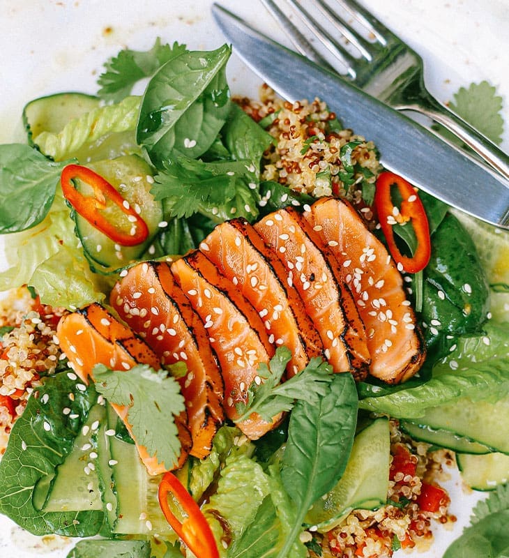 salad with seared tuna steak